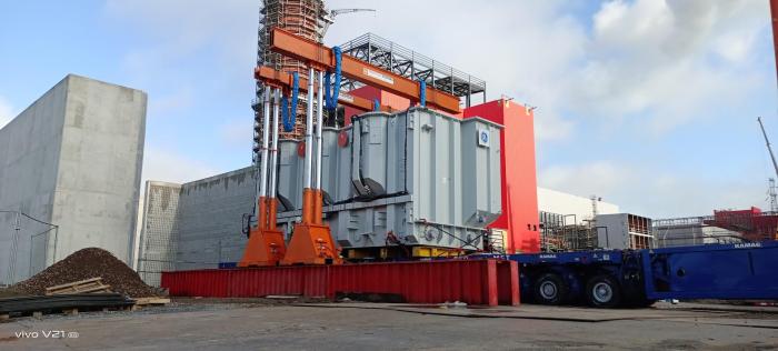 Relokacja transformatora mocy z wykorzystaniem systemu podnoszenia hydraulicznego PROTECH MOTORS. 