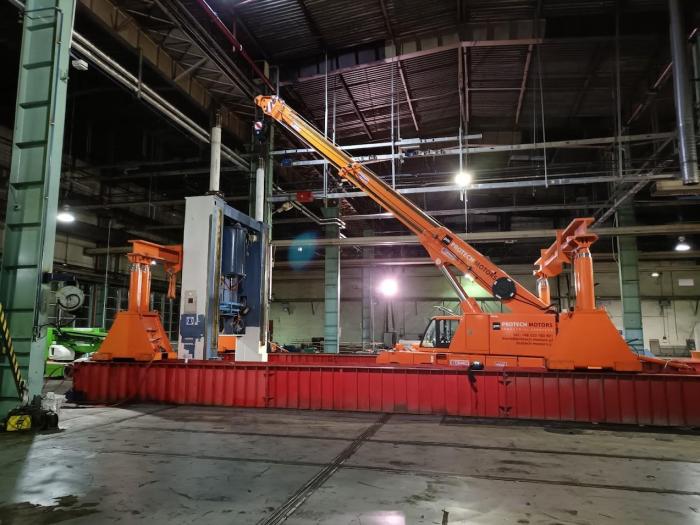 Demontaż prasy mechanicznej AIDA z wykorzystaniem systemu podparć hydraulicznych i dźwigu. 