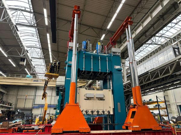 Demontaż pras hydraulicznych i mechanicznych