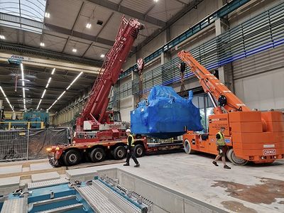 Montage einer 200 Tonnen schweren Presse in der Europäischen Union